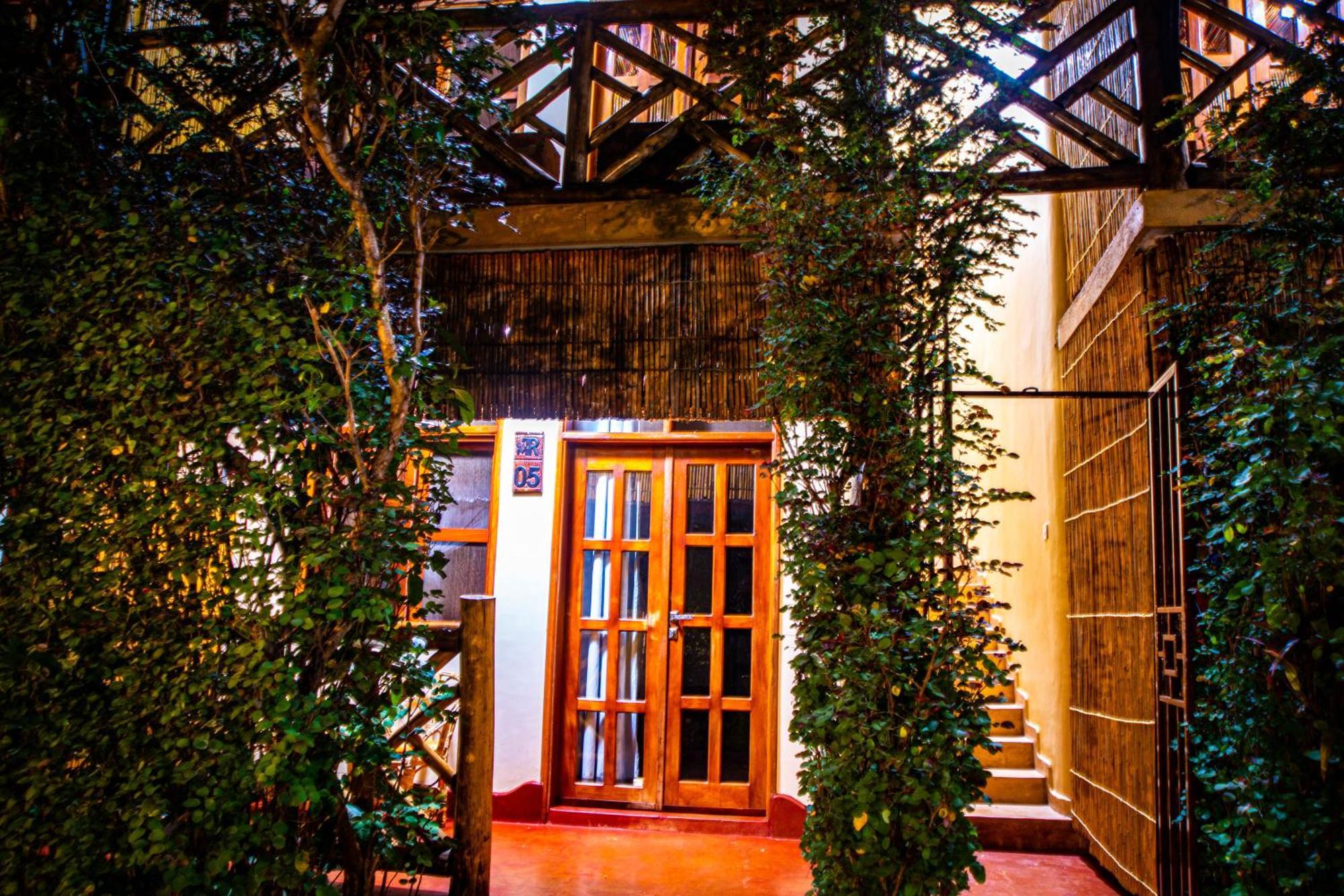 African Roots Gulu Exterior foto